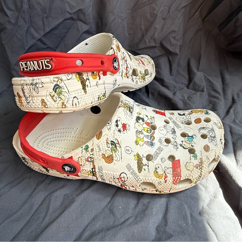 CROCS Peanuts Print White Clogs with Red Strap